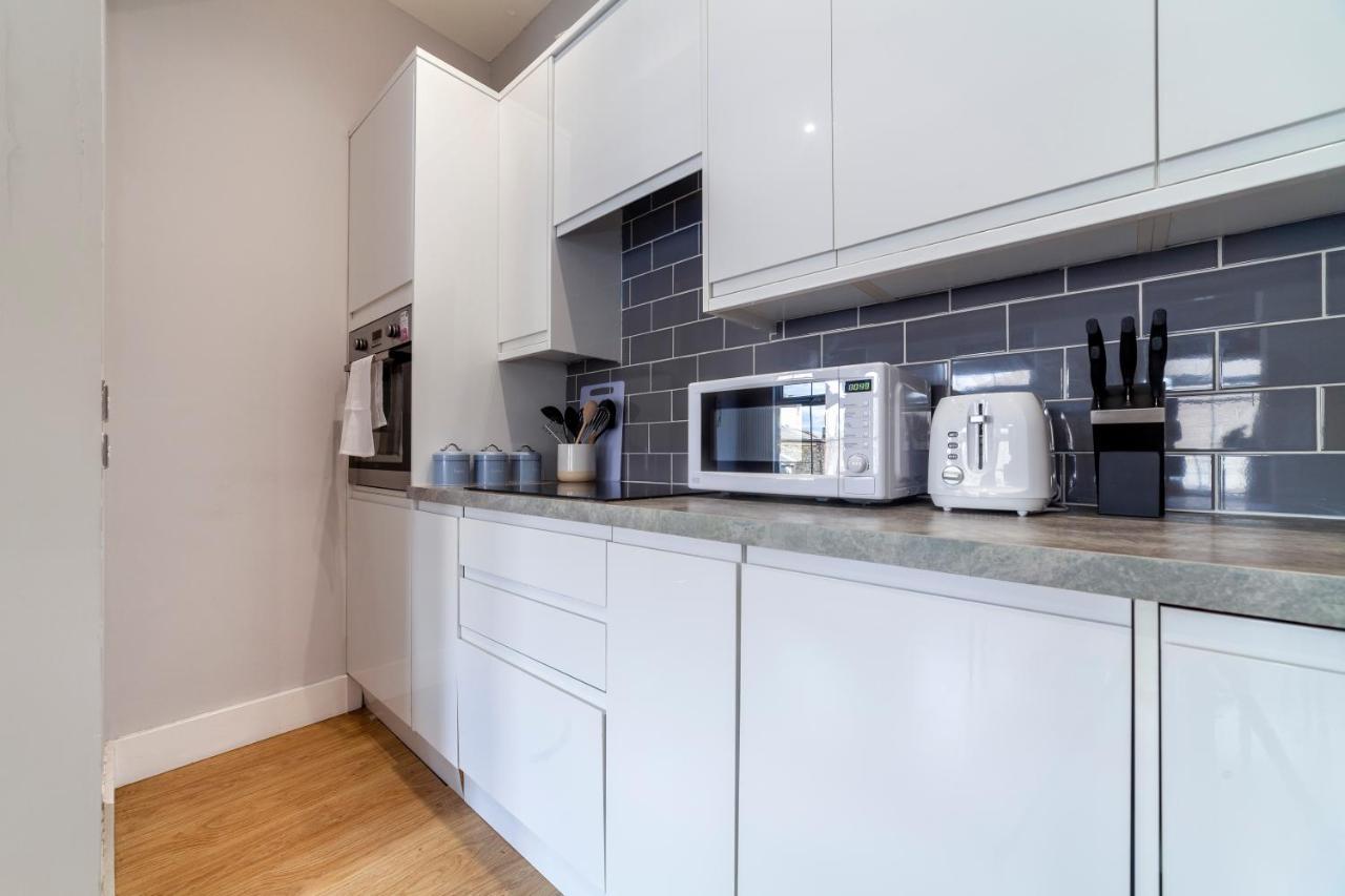 West Kensington Apartment London Exterior photo